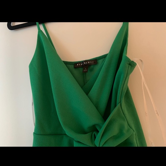 Lulu’s Twist Front Dress Small NWOT 💚 - Picture 5 of 6